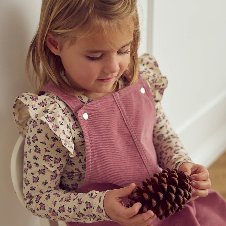 ZINNA blomsterprintet bluse med flæser