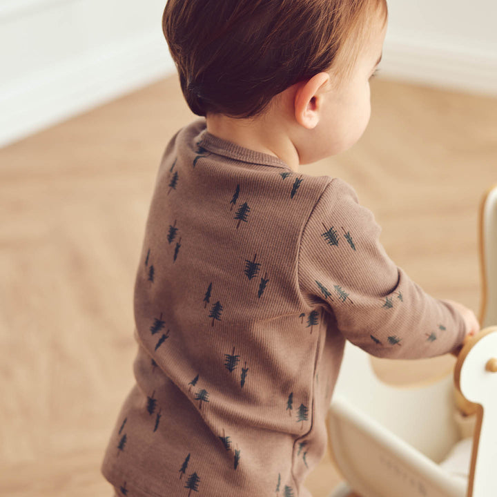 PINE bluse med print af grantræer