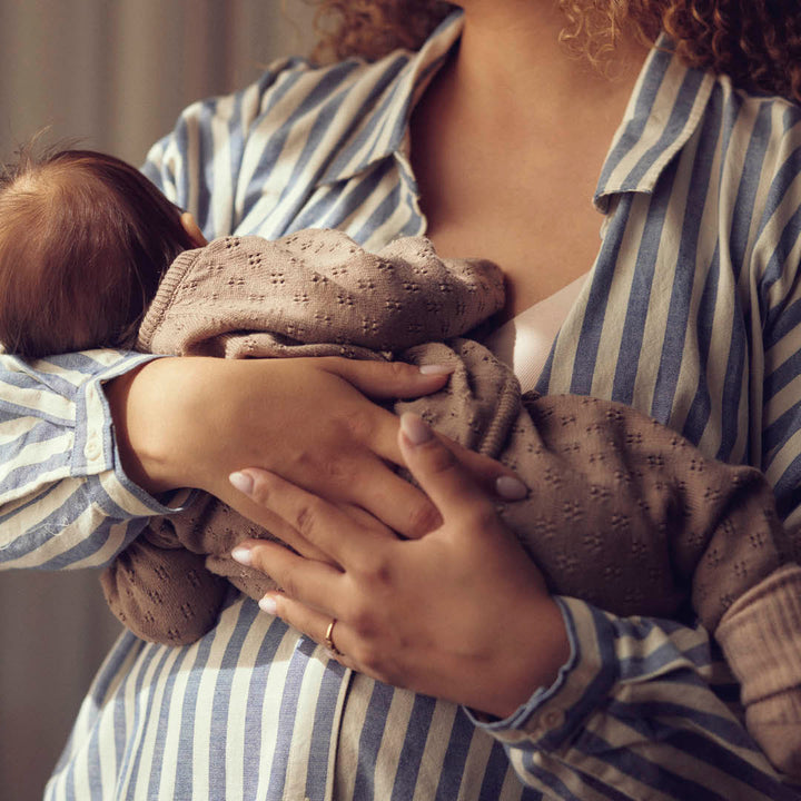 KNIT strikkede bukser med hulmønster