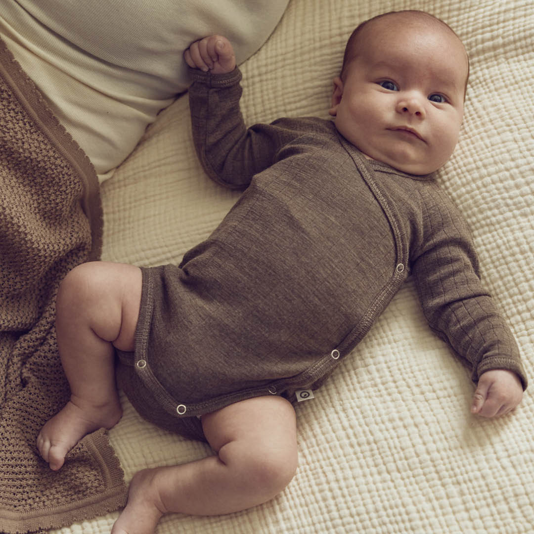 WOOLLY RIB body med krydslukning