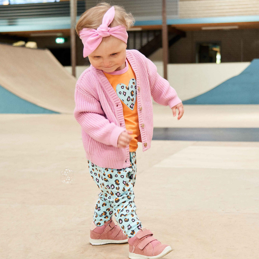 RE-LOVED LEO sæt med bukser & T-shirt